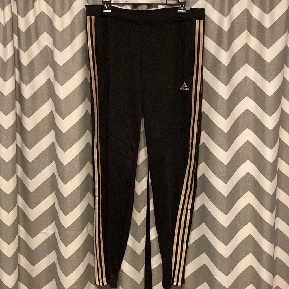 NWT mens tapered fit football (soccer) fit size large